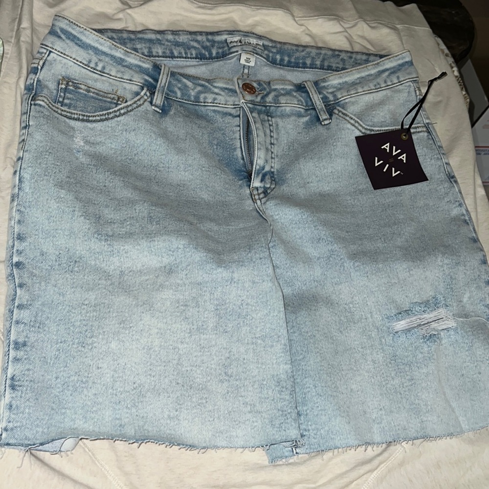 NWT Womens Ava & Viv light Bermuda jean shorts with rips (16W)